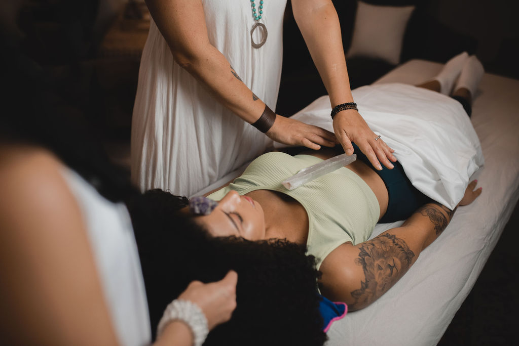 reiki-healing-session-with-client